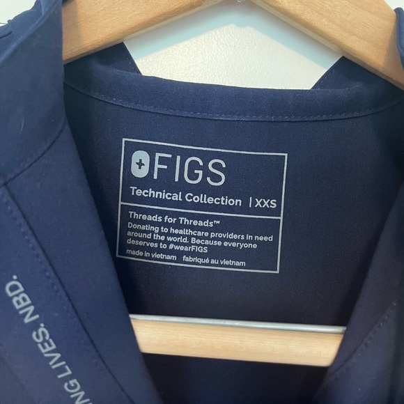 FIGS RAFAELA TOP - Picture 2 of 3